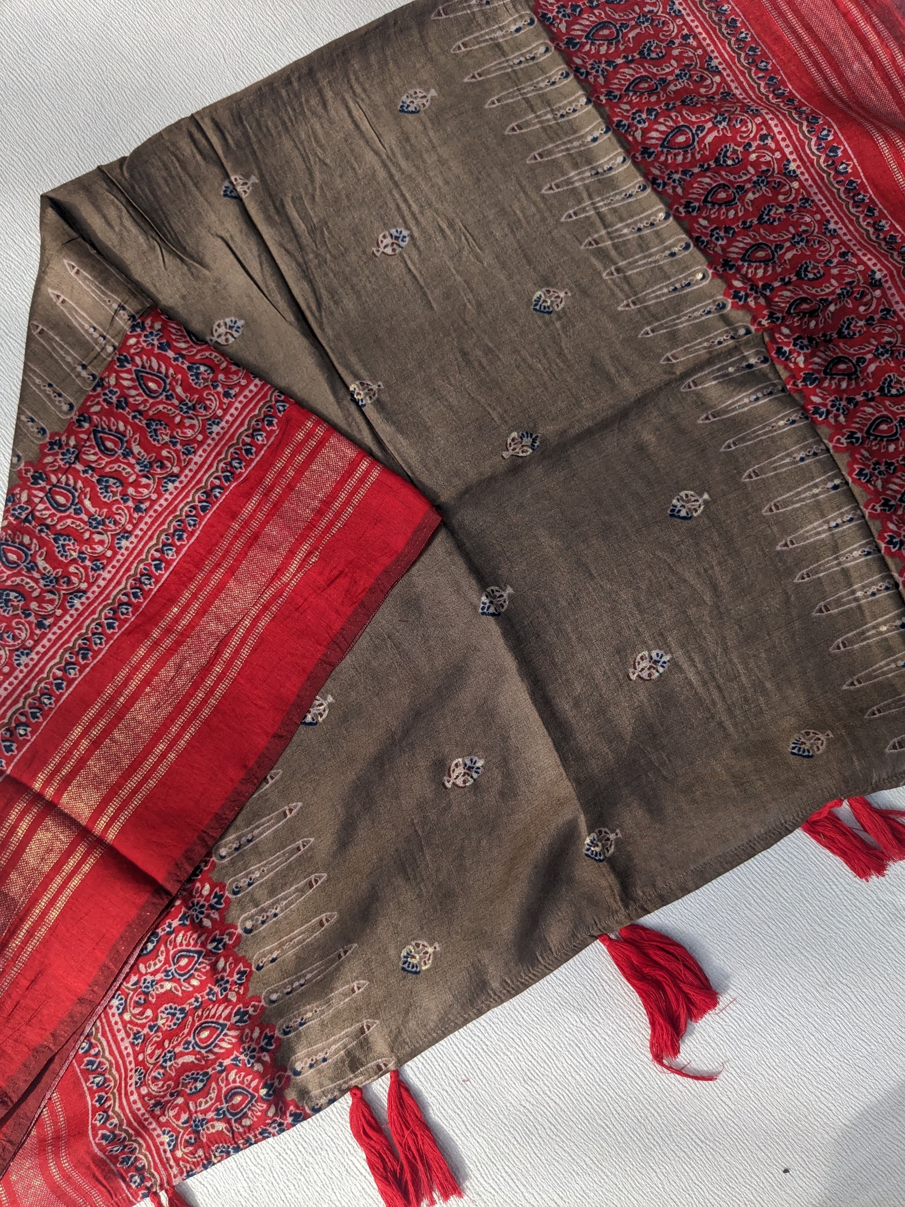 Grey Red Dupatta - Image 3