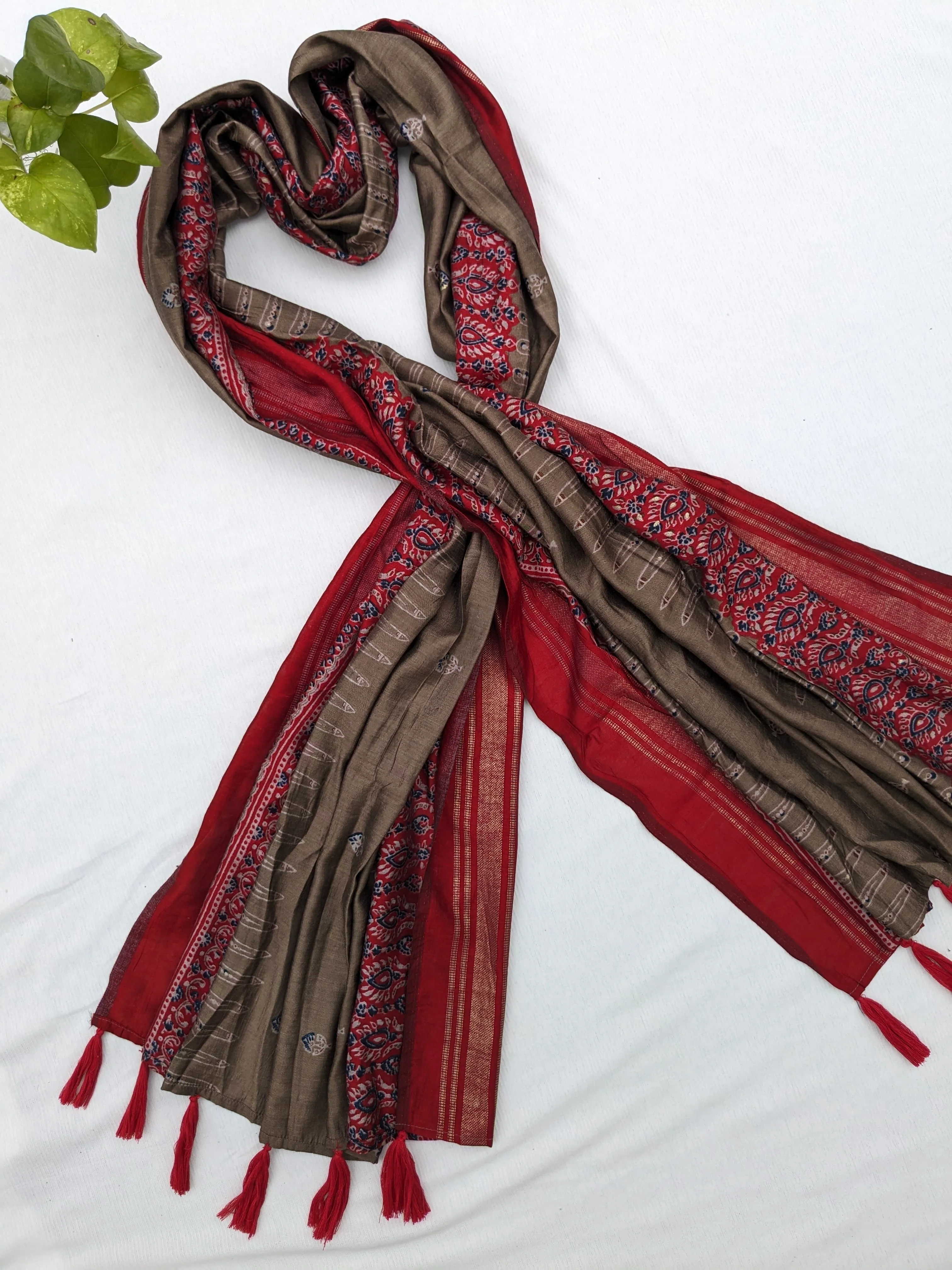 Grey Red Dupatta - Image 6